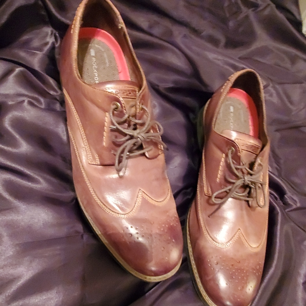 Nice casual Men's Brown Wingtip Rockport shoes